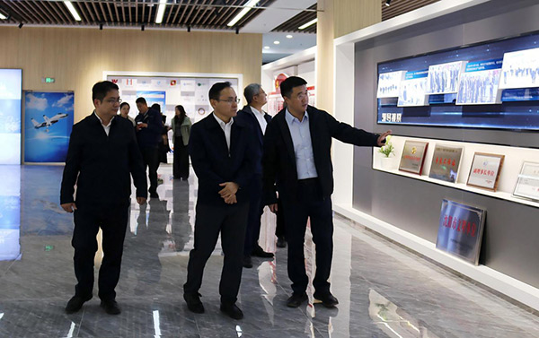 中國(guó)鋼研黨委副書記、總經(jīng)理高宏斌一行 到航產(chǎn)集團(tuán)調(diào)研